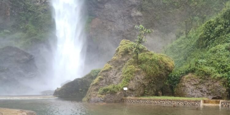 Suasana asri Curug Ngebul yang berlokasi di Desa Bunijaya, Kecamatan Pagelaran, Kabupaten Cianjur. (Foto: IST)