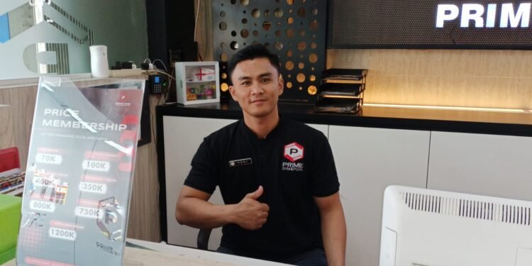 Koordinator Trainer, Yuki Agustian Pose Disamping Promo Keanggotaan Prime Gym