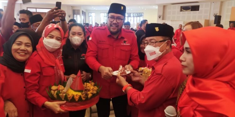 Ketua DPD PDIP Jabar, Ono Surono bersama Bupati Cianjur, H. Herman Suherman saat Rakorwil PDIP di Cianjur.