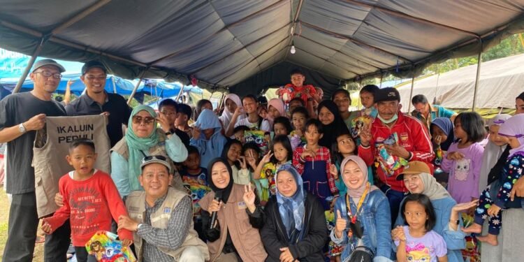 Ikatan Alumni Universitas Islam Negeri (Ikaluin) Syarif Hidayatullah Ciputat, Jakarta memberikan pendampingan kesehatan mental dan trauma healing. Foto : Ai Rahmawati