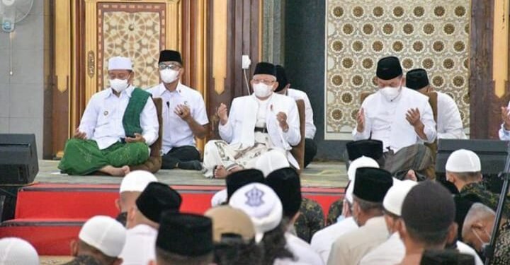 Ribuan Jamaah Hadiri Istighosah Kubro Di Masjid Agung Cianjur, Wapres ...