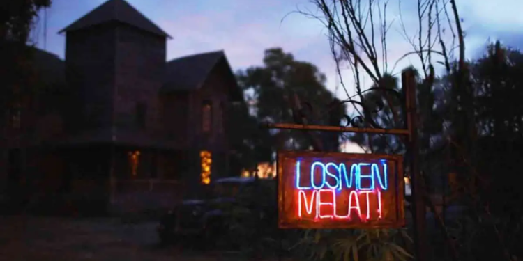 Film Losmen Melati: The Movie Mister Penginapan Angker