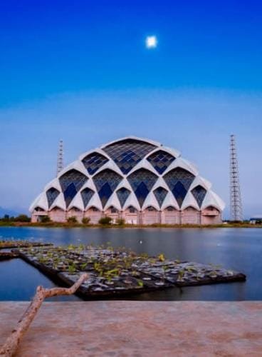 Sejarah Pembangunan Masjid Raya Al Jabbar, Ikon Kebanggaan Masyarakat ...