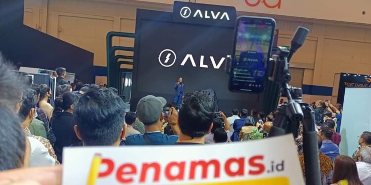 Momen peluncuran motor listrik Alva di Gaikindo Indonesia International Auto Show. Foto: Rzy