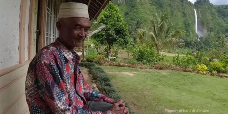 Menikmati Keindahan Curug Citambur dari Rumah Abah Jajang di Pasirkuda Cianjur