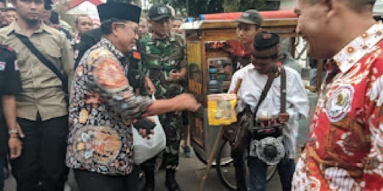 Apresiasi Pemberdayaan UMKM, Bupati Cianjur Kunjungi Bazar Ramadan di Jalan Mohammad Ali