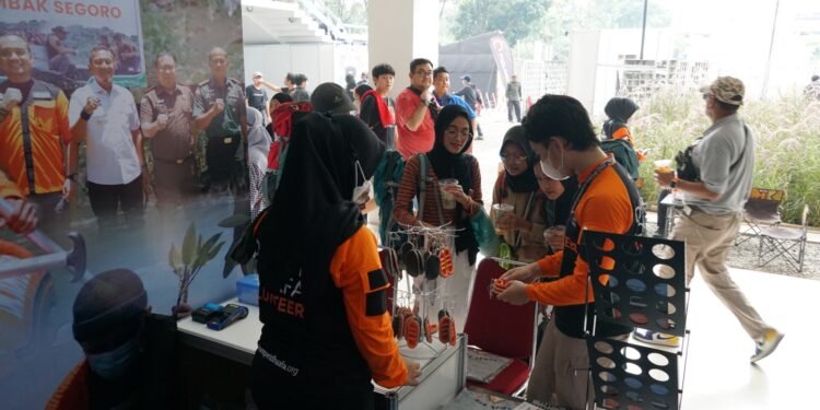 Tim DMC Dompet Dhuafa di Indofest 2023 gemakan kepedulian lingkungan. Foto: Rilis DMC