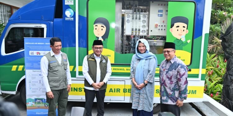 Kepala BNPB Letjen TNI Suharyanto bersama Ketua LPBI NU, Ace Hasan Syadzili di Pesantren Alhamidiah, Depok, Jawa Barat. Foto: Medkom BNPB