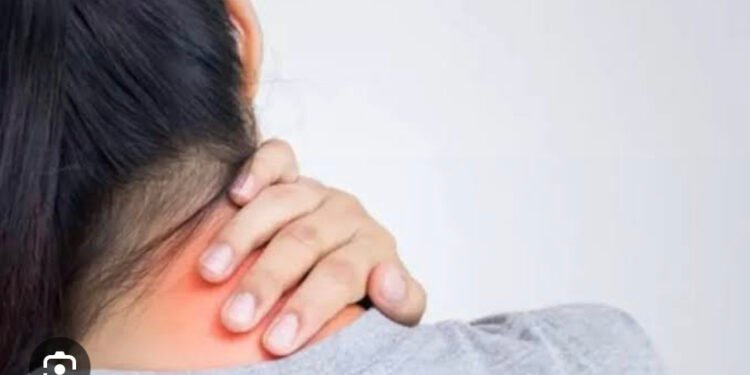 Mengenal Penyebab Sakit Leher Kanan Hingga Tangan dan Punggung