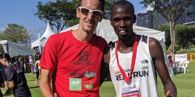 Pelari jarak jauh asal Afrika, Edwin Yebei Kiptoo (kanan) bakal adu cepat lari di Batik Cianjur Run. Foto: Rls