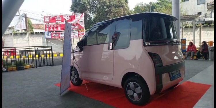 Pameran mobil di acara Batik Cianjur Run 2023 oleh PLN di Ciplaz Cipanas. Foto: Redaksi