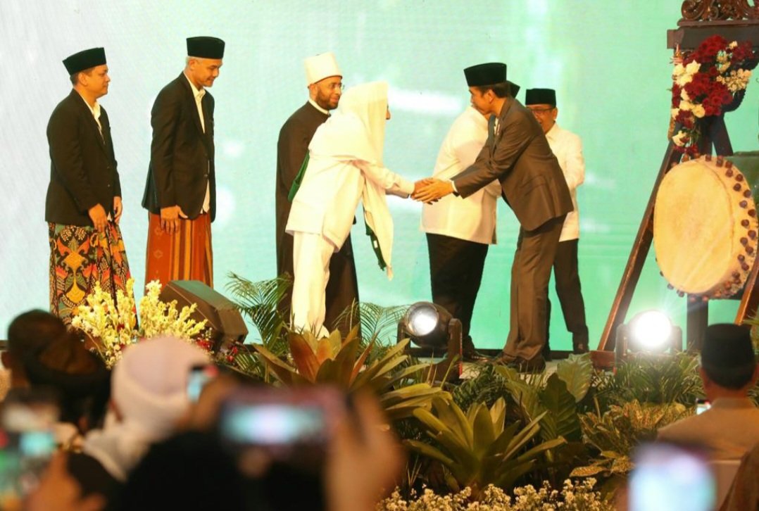 Dampingi Presiden Jokowi, Ganjar Hadir Di Muktamar Ratusan Sufi Dan ...