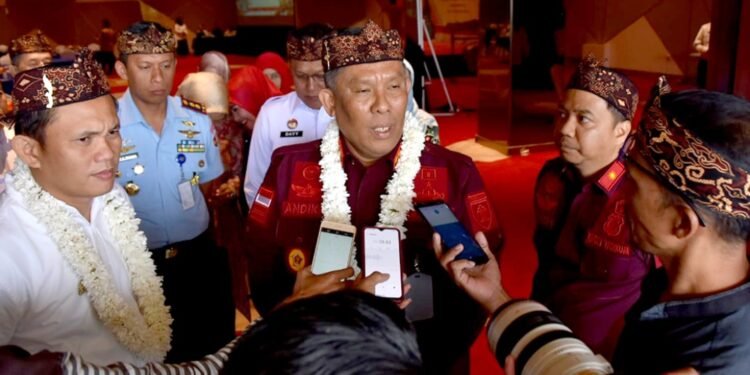 Kakanwil Kemenkumham Jabar, Raden Andika saat diwawancara sejumlah awak media. Foto: Doc. Kemenkumham Jabar