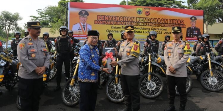 Polres Cianjur mendapatkan hibah 20 unit motor trail dari Pemkab Cianjur guna menunjang kinerja kepolisian.