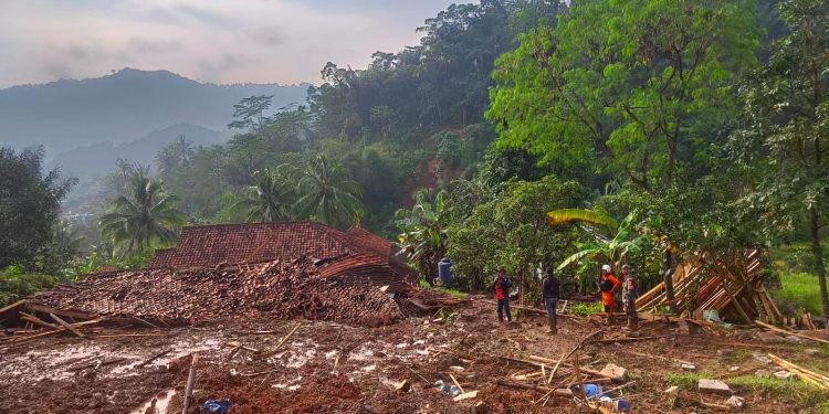 Lokasi bencana longsor di Cipongkor, Bandung Barat. Foto: Rls Medkom BNPB
