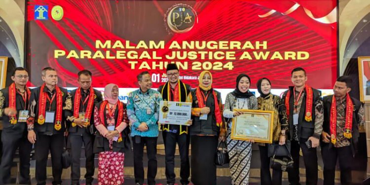 Kepala Desa Cipanas, Cianjur, Jawa Barat raih peringkat pertama di Paralegal Justice Award 2024 yang diselenggarakan Kemenkumham RI.