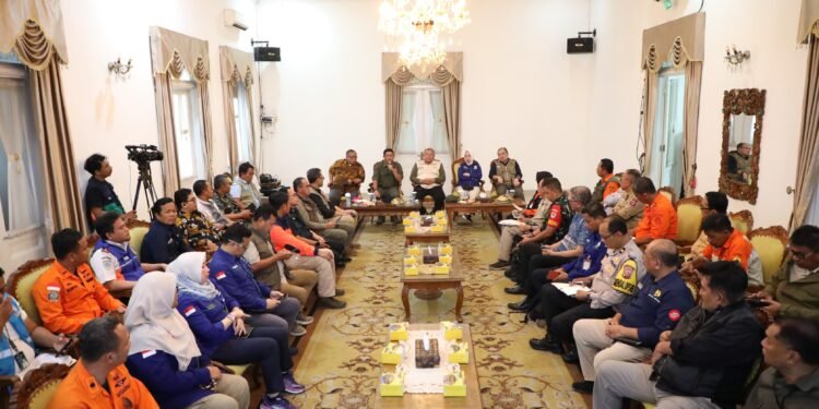 Rapat Koordinasi Penanggulanan Bencana di Pendopo Sukabumi, Jawa Barat.