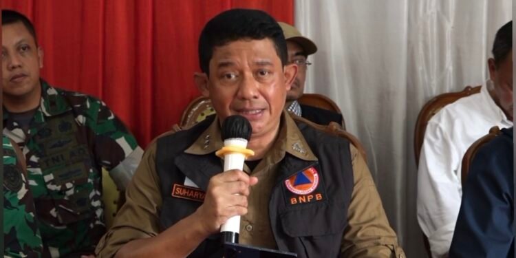 Kepala BNPB, Letjen TNI Suharyanto saat memimpin rakor bencana Sukabumi - Cianjur di Pendopo Sukabumi