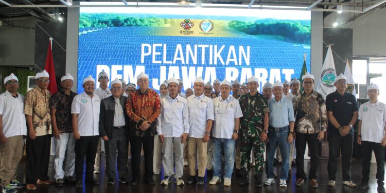 Pelantikan pengurus DEM Jabar masa khidmat 2025–2027 Di Gedung Sate Jabar. Foto: Rls
